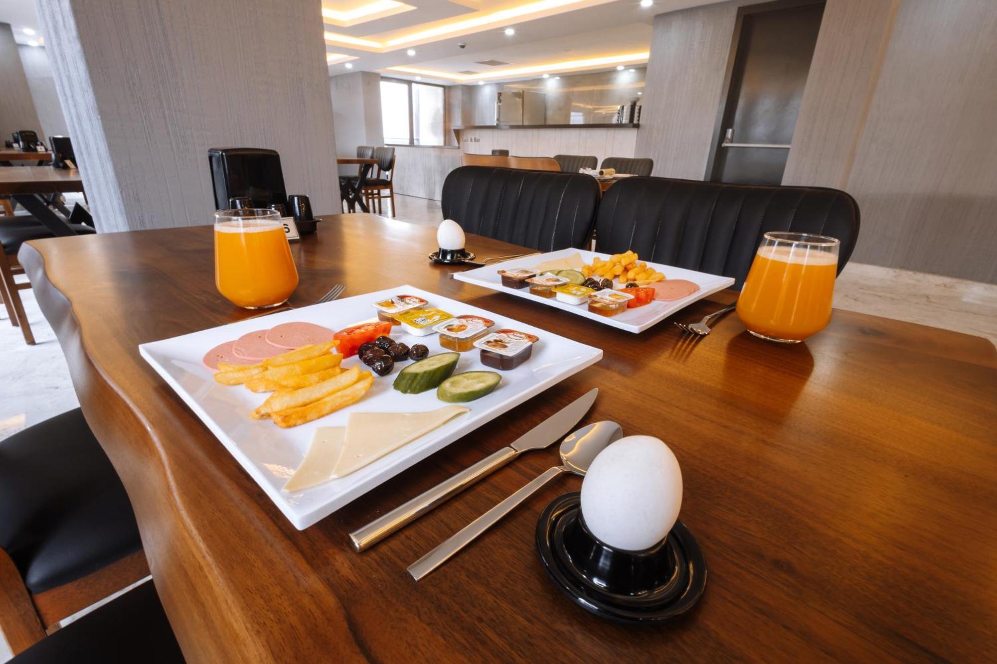 Meyzi Hotel 3*
